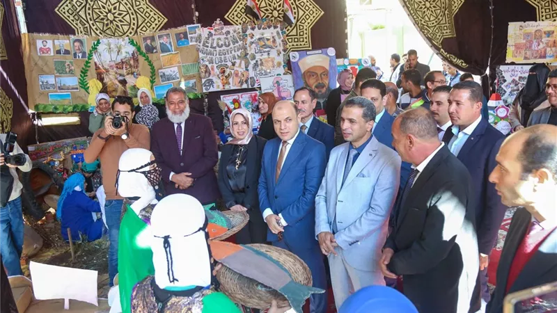 محافظ كفرالشيخ يتفقد معرض الأعمال اليدوية للطلاب ذوي الهمم