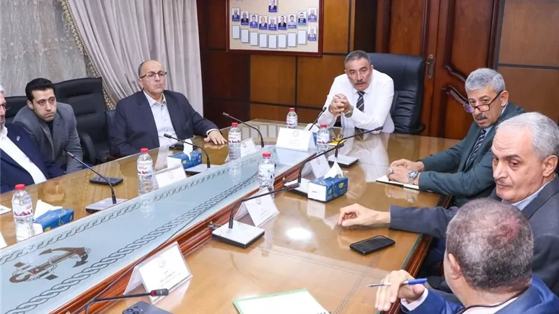 ميناء دمياط يبحث آليات تشغيل محطة الحاويات «تحيا مصر 1»
