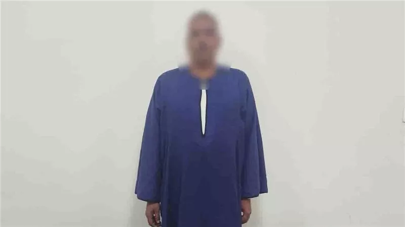 ضبط عامل بقنا بمحيط دائرة انتخابية وبحوزته أموال لدفع المواطنين للتصويت