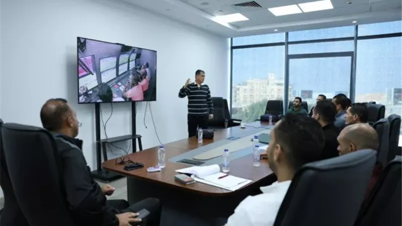 أوسكار يجتمع بـ حكام الدوري لـ تقييم الحالات التحكيمية بـ الفيديو
