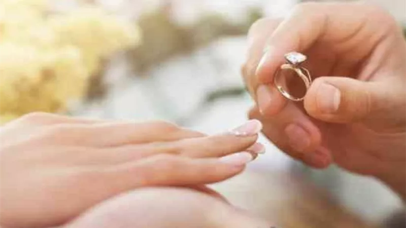 هل يجوز الإخبار بعيوب الخاطب؟.. دار الإفتاء تجيب