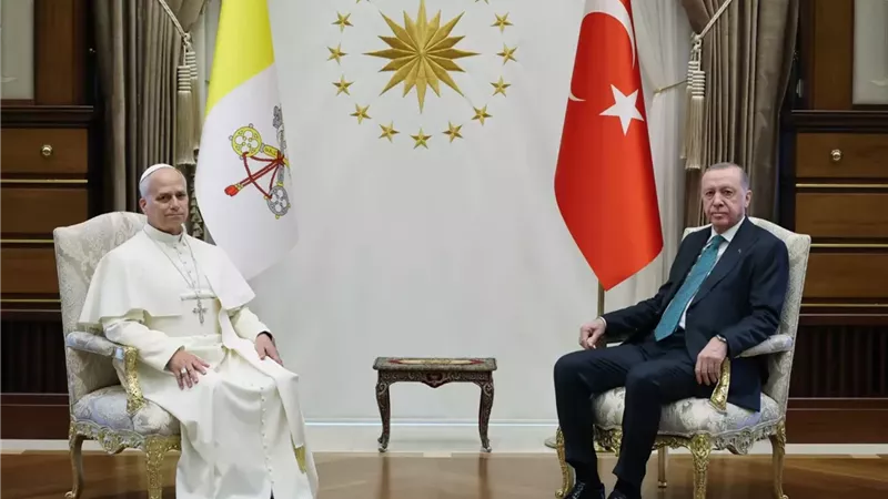 الكنائس بين المصالحة والضغوط السياسية: رسائل بابا الفاتيكان للشرق الأوسط 