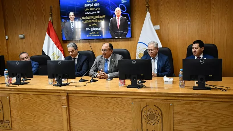 رئيس جامعة حلوان: وعي الشباب خط الدفاع في مواجهة التضليل الإعلامي 