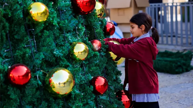 بيت لحم تعلن انطلاق احتفالات عيد الميلاد.. نور السلام يضيء المدينة