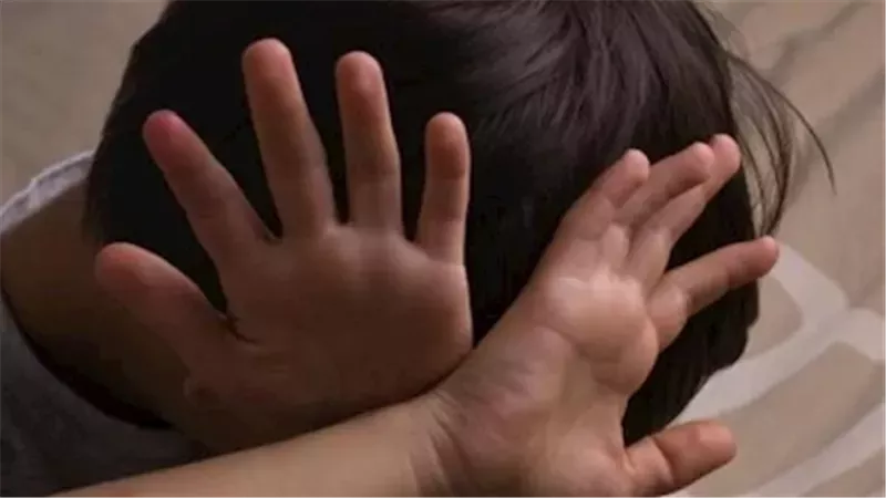 كيف يتعامل الأباء مع نوبات غضب أطفالهم؟.. خبير نفسي يُجيب| فيديو