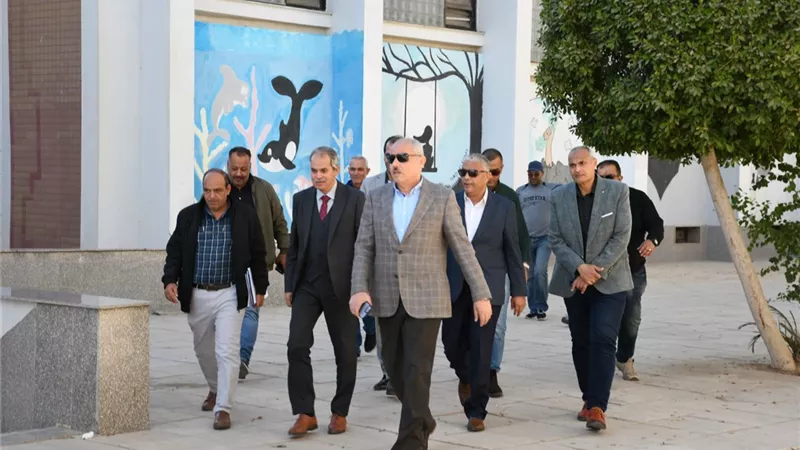 رئيس جامعة قناة السويس يتفقد كلية الزراعة ويشيد بدورها في دعم التنمية