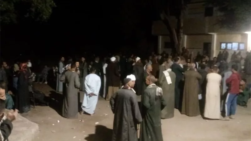 قبل لحظات من انتهاء التصويت.. إقبال متواصل من الناخبين في أسيوط