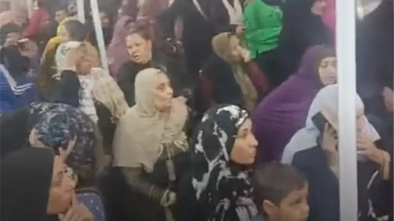 قبل إغلاق صناديق الاقتراع.. تزاحم على لجان الدوائر الملغاة بالفيوم