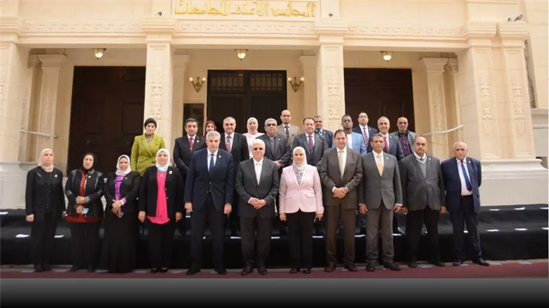 وزير التعليم العالي يهنئ أمانة «الأعلى للجامعات» لحصولها على شهادات الأيزو