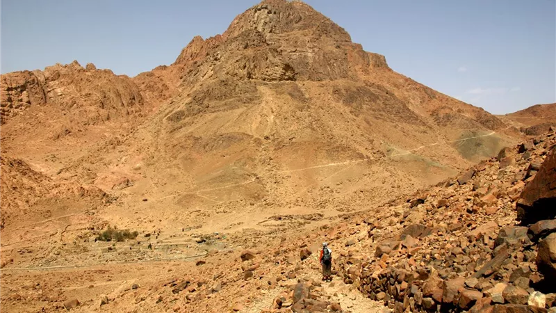 سيناء تتكلم التاريخ ..أسرار الجبل الذي حمل ألواح الشريعة وشهد المناجاة|خاص