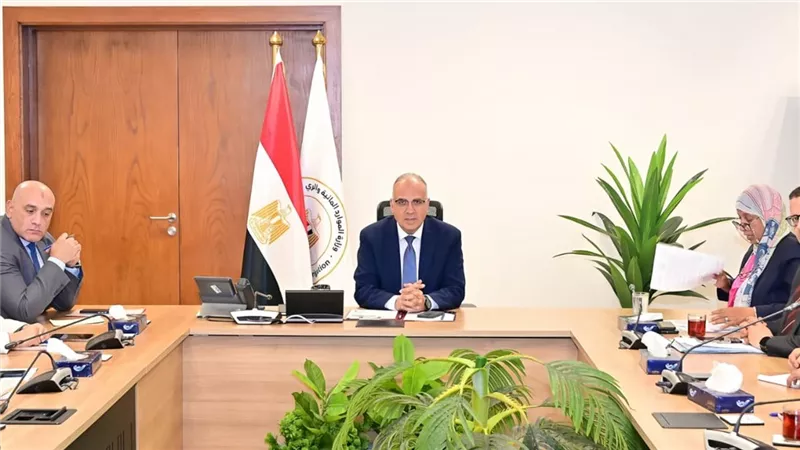 وزير الري يوجه بصرف تعويضات نزع الملكية.. وخطة متكاملة للتحول الرقمي