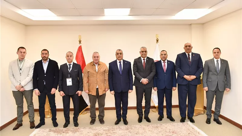 «الإنتاج الحربي» توقع عقدًا للتعاون المشترك في مجال التصنيع العسكري|صور