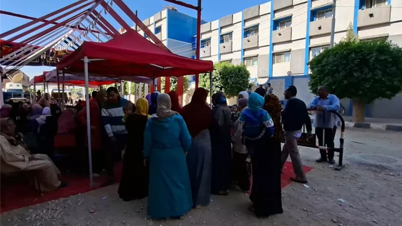 توافد المواطنين على لجان الدائرة الثالثة شرق أسيوط| صور