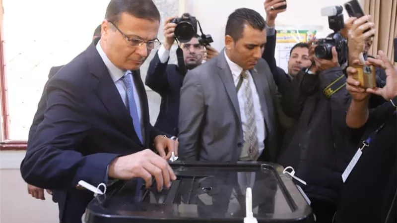 وزير الزراعة يدلي بصوته في جولة الإعادة بانتخابات مجلس النواب بالإسكندرية 