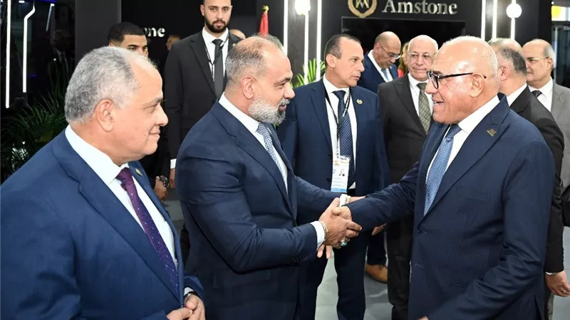 رئيس الهيئة العربية للتصنيع يتفقد جناح شركة أميستون إنترناشيونال جروب
