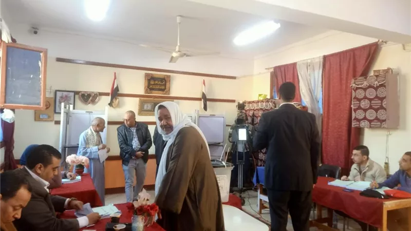 إقبال على لجنة الشهيد الطيار محمد كامل بانتخابات النواب في سوهاج