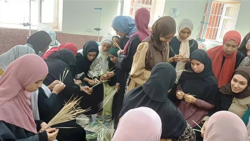 محافظ أسوان يتابع انطلاق 18 ورشة تدريبية جديدة لتمكين المرأة اقتصاديا