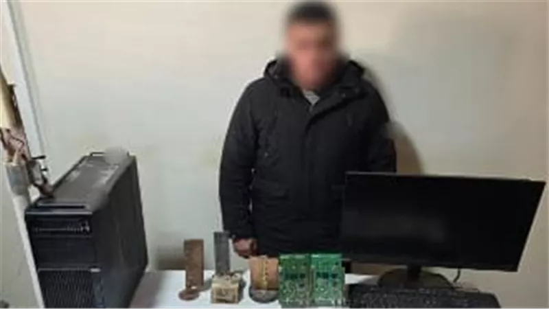 القبض على المتهم ببيع أجهزة ومستلزمات البث الهوائى الاسلكية دون ترخيص 