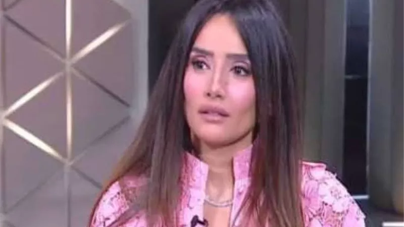 فستان شيرين عبد الوهاب يضع زينة في مأزق.. ما القصة؟
