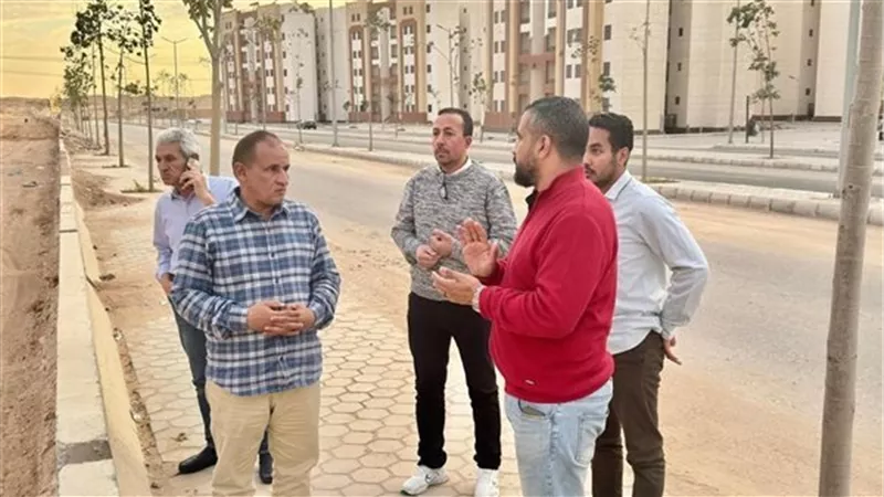 رئيس جهاز مدينة العبور يتفقد مشروعات سكنية وخدمية لتعزيز جودة الخدمات