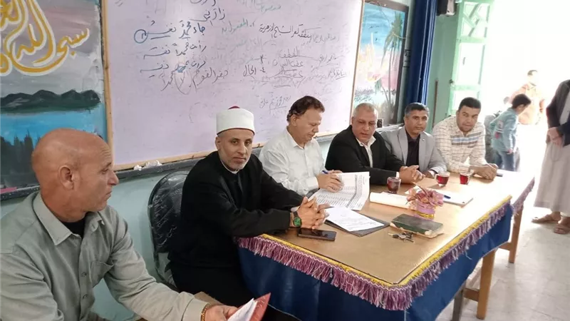 لجنة لمناظرة طلاب الالتحاق بنظام الدمج بمعاهد كفر الشيخ الأزهرية