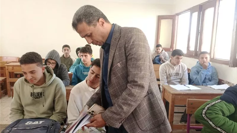 وكيل تعليم كفر الشيخ يتفقد مدرسة الشهيد جلال الدسوقي بالثانوية بنين