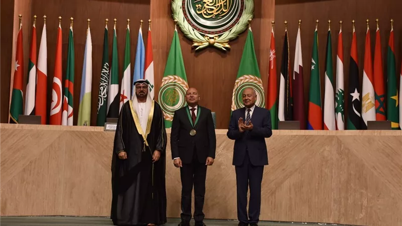 أول تعليق من إبراهيم صابر بعد فوزه بجائزة أفضل محافظ عربي