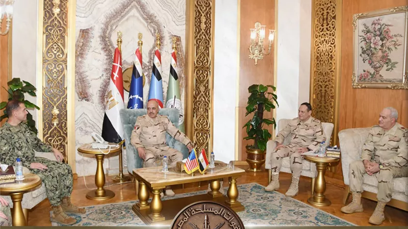  رئيس أركان حرب القوات المسلحة يلتقي قائد القيادة المركزية الأمريكية