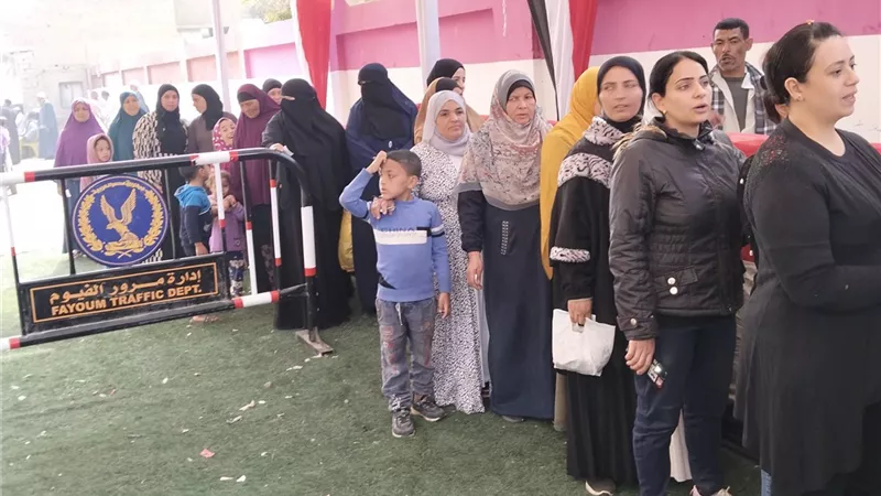 سيدات الفيوم يتقدمن الصفوف في اليوم الثاني من انتخابات النواب