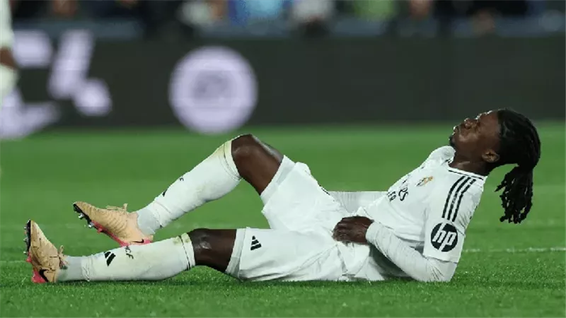 تقارير تكشف تفاصيل إصابة كامافينجا.. ومدة غيابه عن ريال مدريد