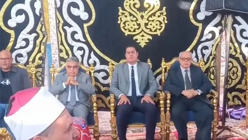 محافظ الدقهلية يتقدم المعزين في الحاجة سبيلة بميت العامل