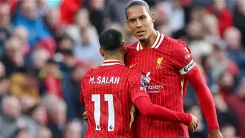 فان دايك يعلق على استبعاد محمد صلاح من التشكيل الأساسي لليفربول