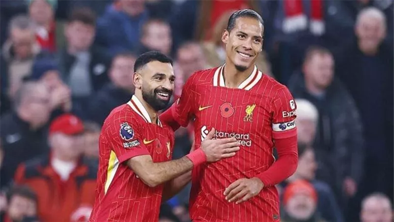 انفصال مرير.. ماذا قال أساطير ليفربول عن مصير محمد صلاح؟