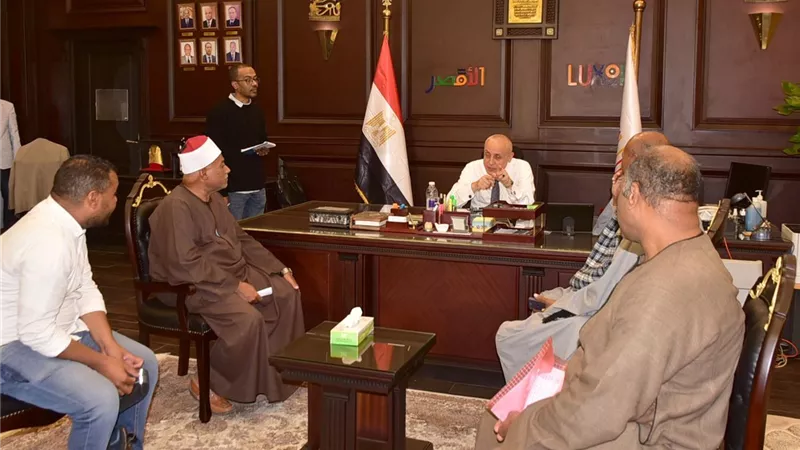«الأقصر» توضح حقيقة منع دخول المواطنين ديوان المحافظة بـ «الجلباب» 