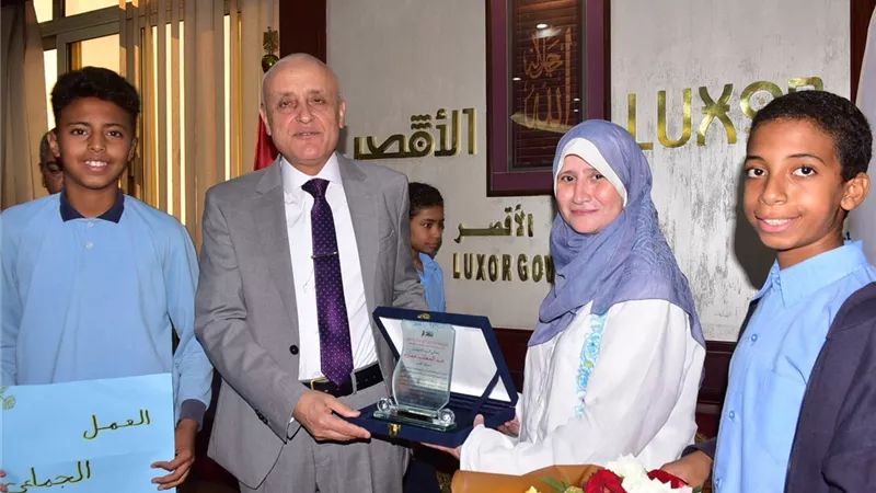 محافظ الأقصر لطلاب مدرسة الكرنك: العلم أساس تقدم الشعوب