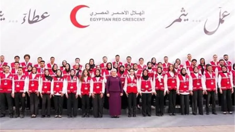 السيدة انتصار السيسي: عمل يثمر عطاءً يتجدد شعارنا للهلال الأحمر| صور