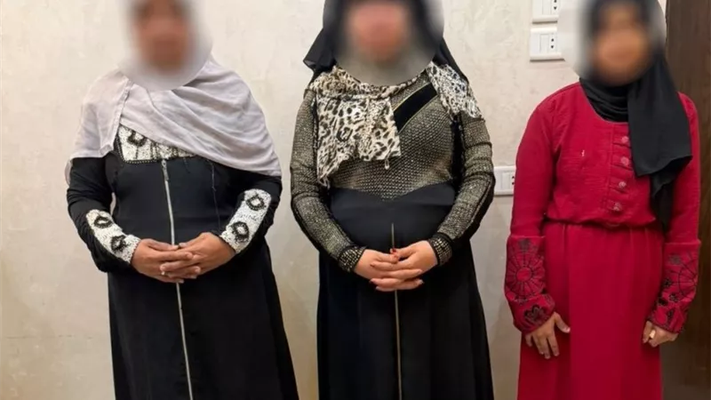ضبط 3 سيدات بحوزتهن مبالغ وكروت دعاية لشراء أصوات الناخبين في جرجا