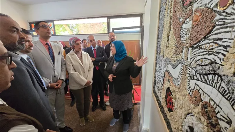 جامعة الأقصر: جدارية بالأحجار الطبيعية تكريمًا للراحلة وفاء عبد المقصود