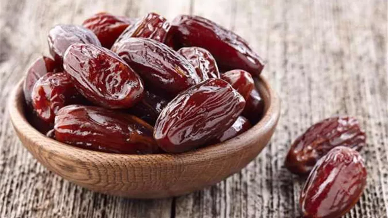 فوائد صحية مذهلة لتناول التمر.. لم تكن تتوقعها 