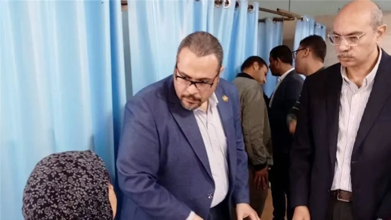 وكيل صحة الشرقية يُغرم أمن مستشفى منيا القمح|تفاصيل