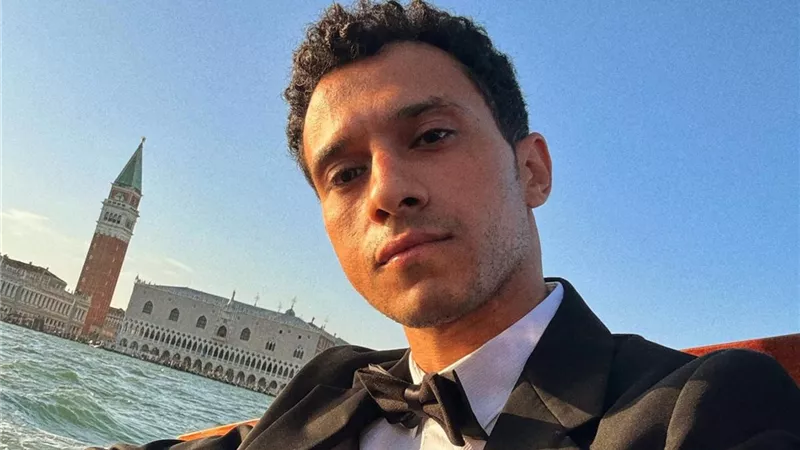 عصام عمر يقع في ورطة كبيرة ويحاول التخلص منها في «عين سحرية»