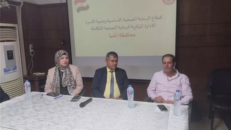 صحة المنيا تبحث تقييم سير العمل ومؤشرات الأداء