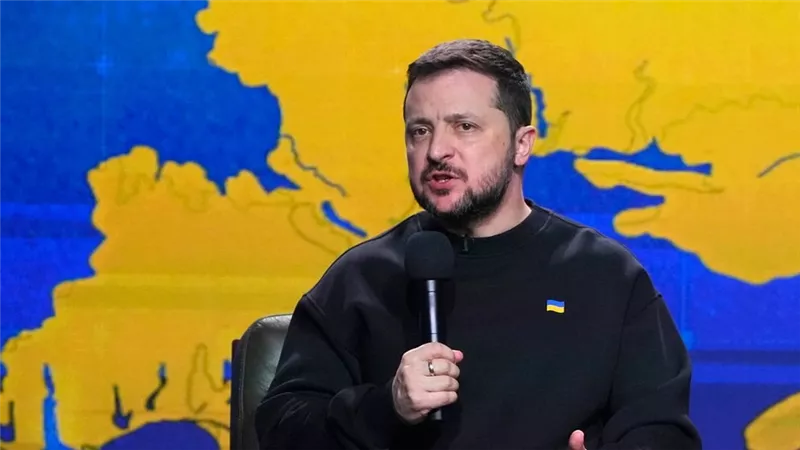 زيلينسكي يؤكد استعداد أوكرانيا لكل السيناريوهات ويواصل مشاوراته الدولية