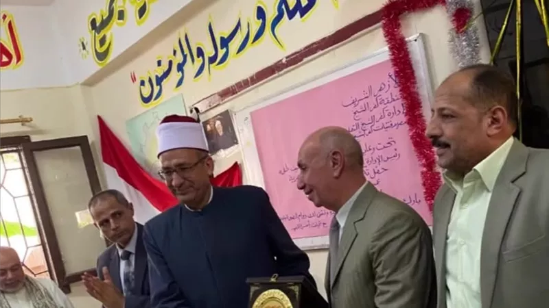 لمسة وفاء.. منطقة كفر الشيخ تُكرم الشيخ رفعت البحيري لبلوغه المعاش