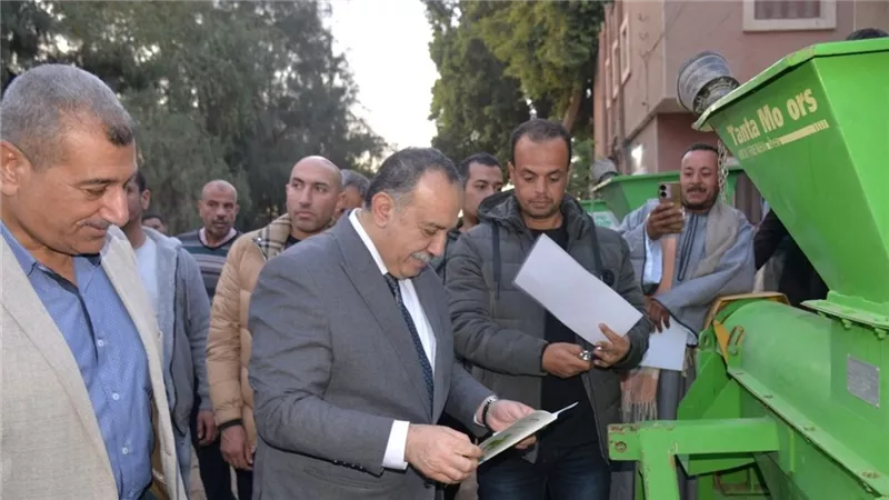 أسيوط  تسلم 36 فراطة ذرة شامية للمزارعين لتيسير عملهم