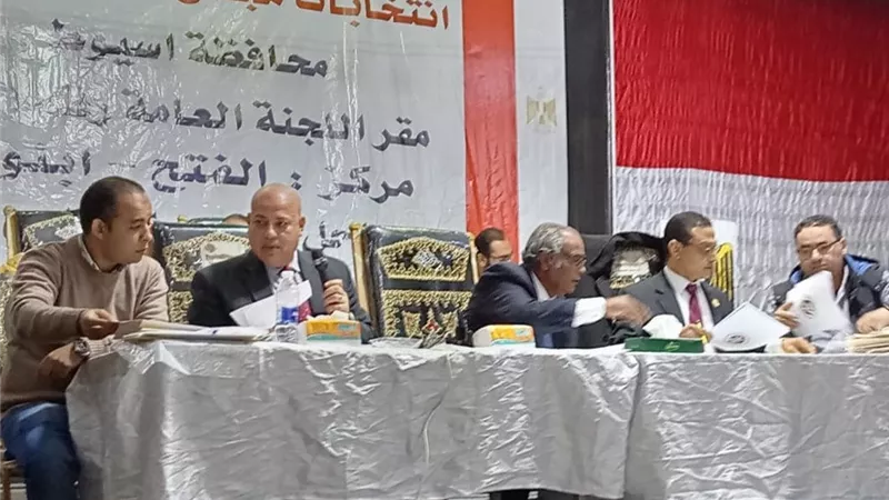 الدائرة الثالثة بأسيوط: 100 ألف ناخب وإعادة بين 6 مرشحين