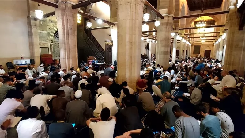 خطيب الأزهر: كشفنا بإرادتنا عن عوراتنا من أجل المشاهدات