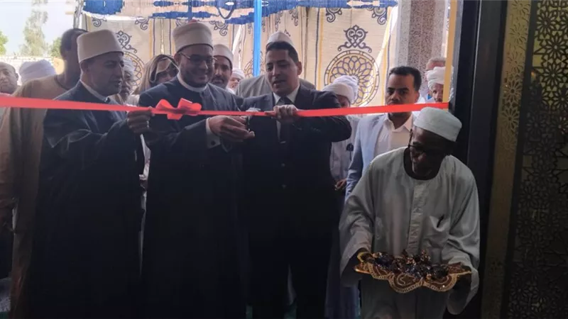 محافظ أسوان ينيب رئيس مدينة كوم أمبو ووكيل الأوقاف لافتتاح مسجد بنجع العرب