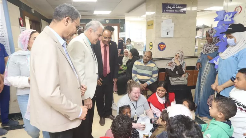 في يومها الأول.. قافلة جامعة أسوان الطبية تحقق إنجازا بفحص 1000 طفل