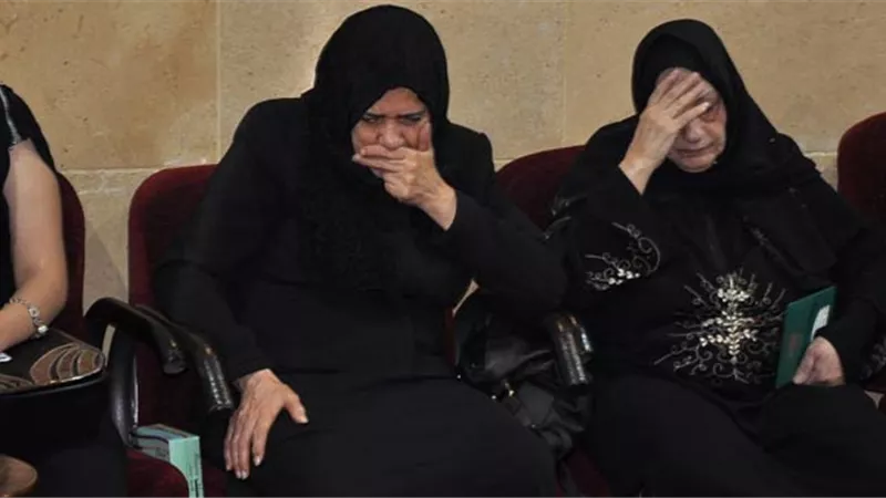 هل يجوز للمرأة لبس الأبيض بدلا من الأسود في الحداد؟ دار الإفتاء تجيب